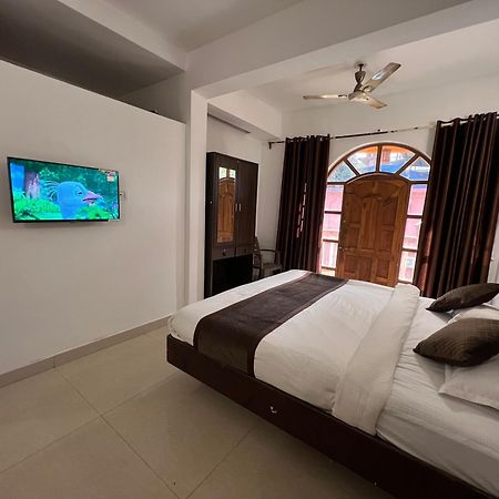 Aura Rooms & Swimming Pool, Калангут Екстер'єр фото